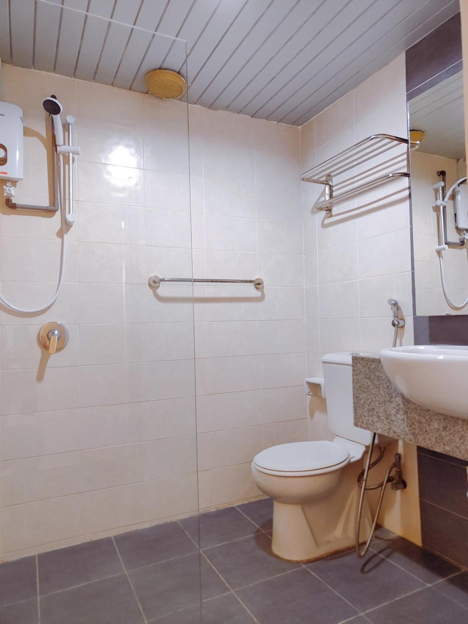 Aj-home Fahrenheit 88 Pavillion Bukit Bintang 8pax *
